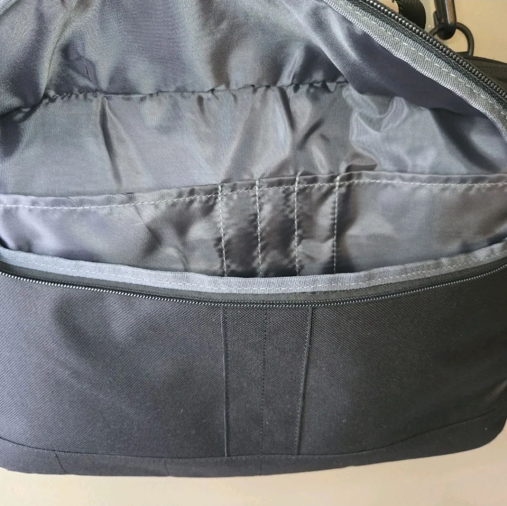 Insignia Unisex Laptop Sleeve Bag for 15.6